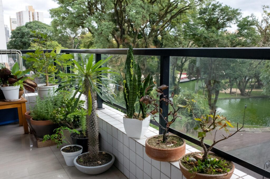 Ban công căn hộ đón ánh sáng giúp tăng sinh khí